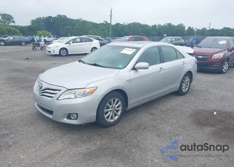 2010 Toyota Camry Xle z USA, uszkodzony, nr VIN 4T1BF3EK0AU102102
